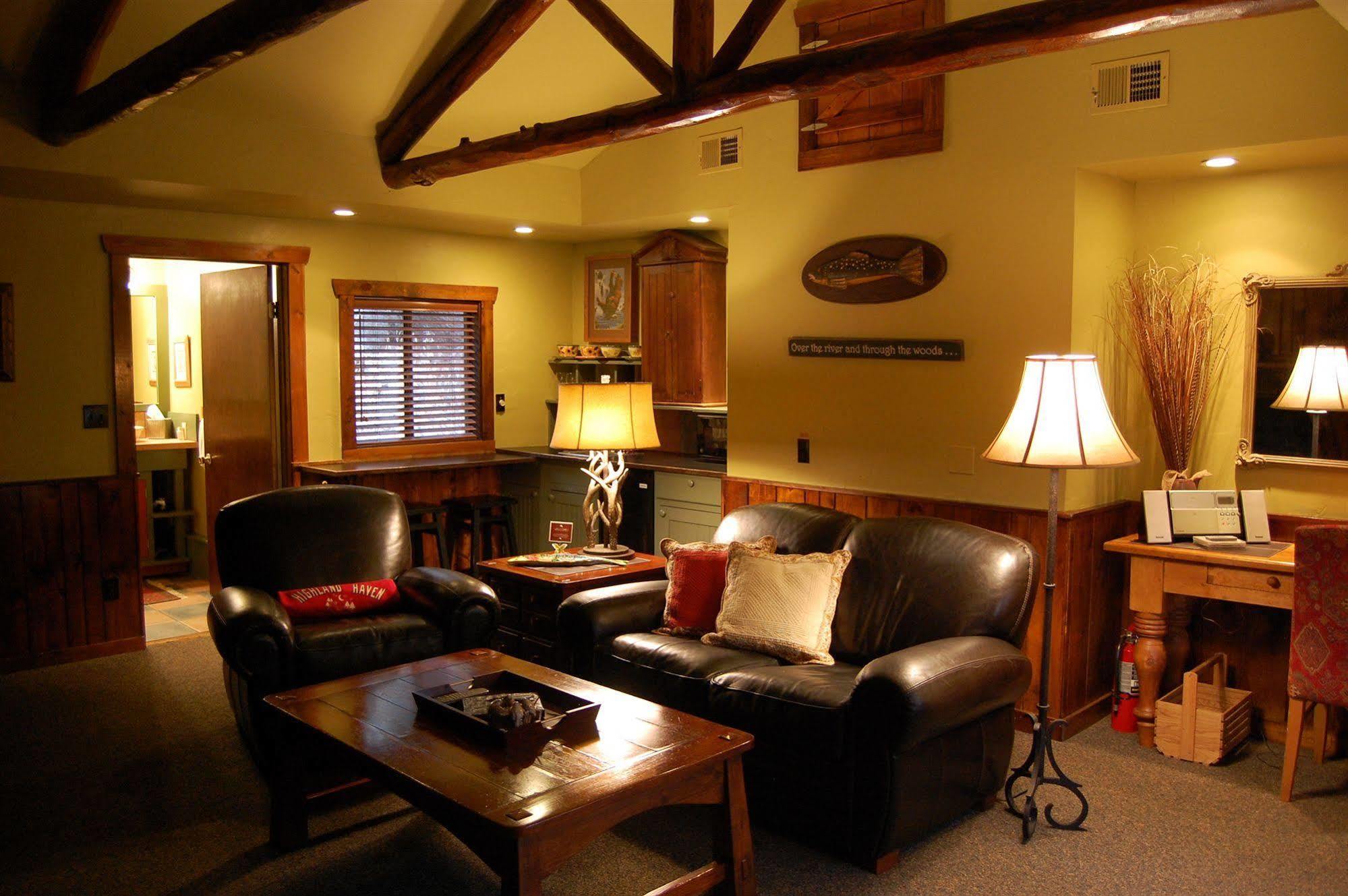 Highland Haven Creekside Inn เอเวอร์กรีน ภายนอก รูปภาพ