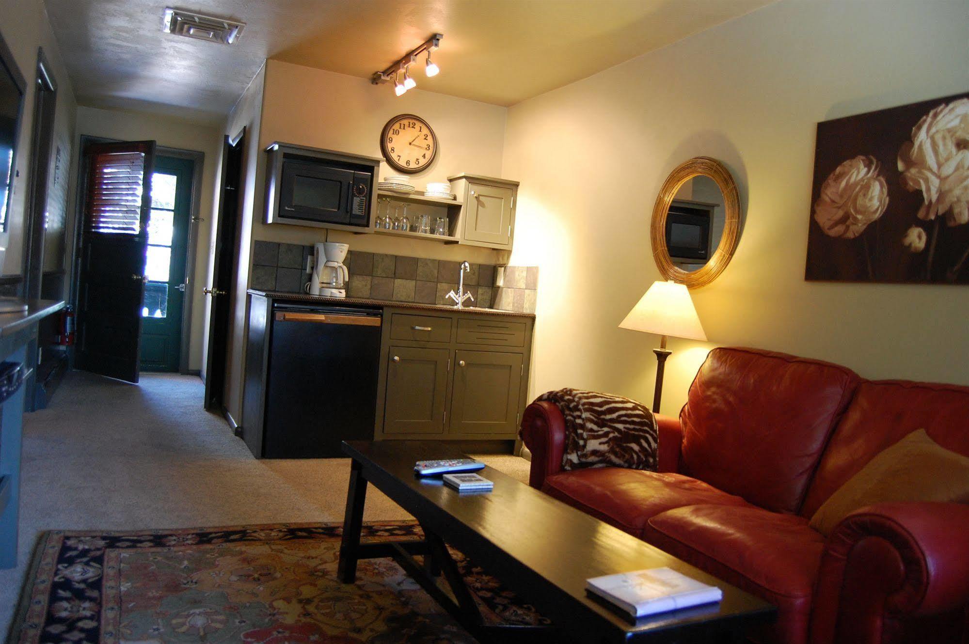 Highland Haven Creekside Inn เอเวอร์กรีน ภายนอก รูปภาพ