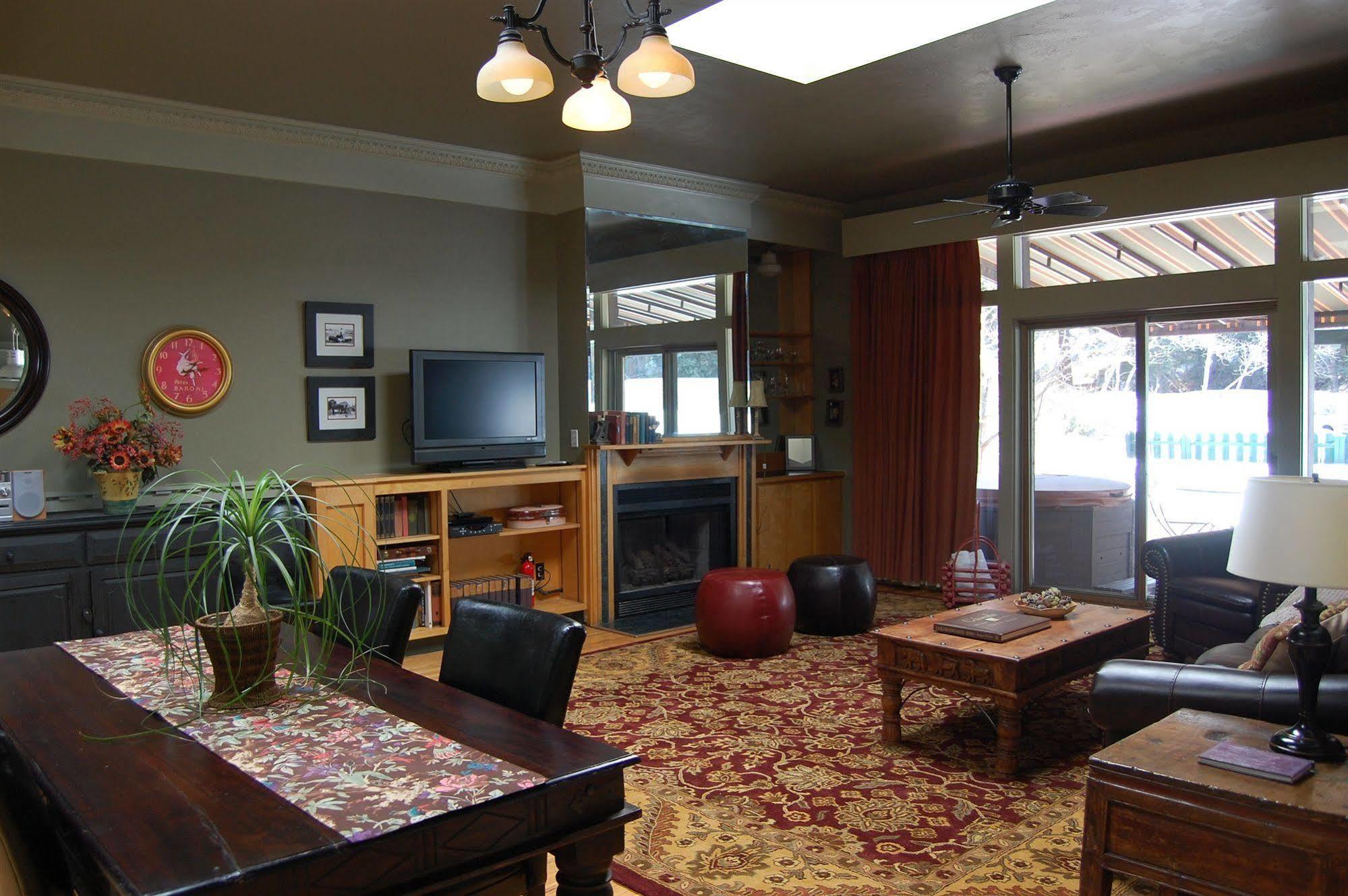 Highland Haven Creekside Inn เอเวอร์กรีน ภายนอก รูปภาพ