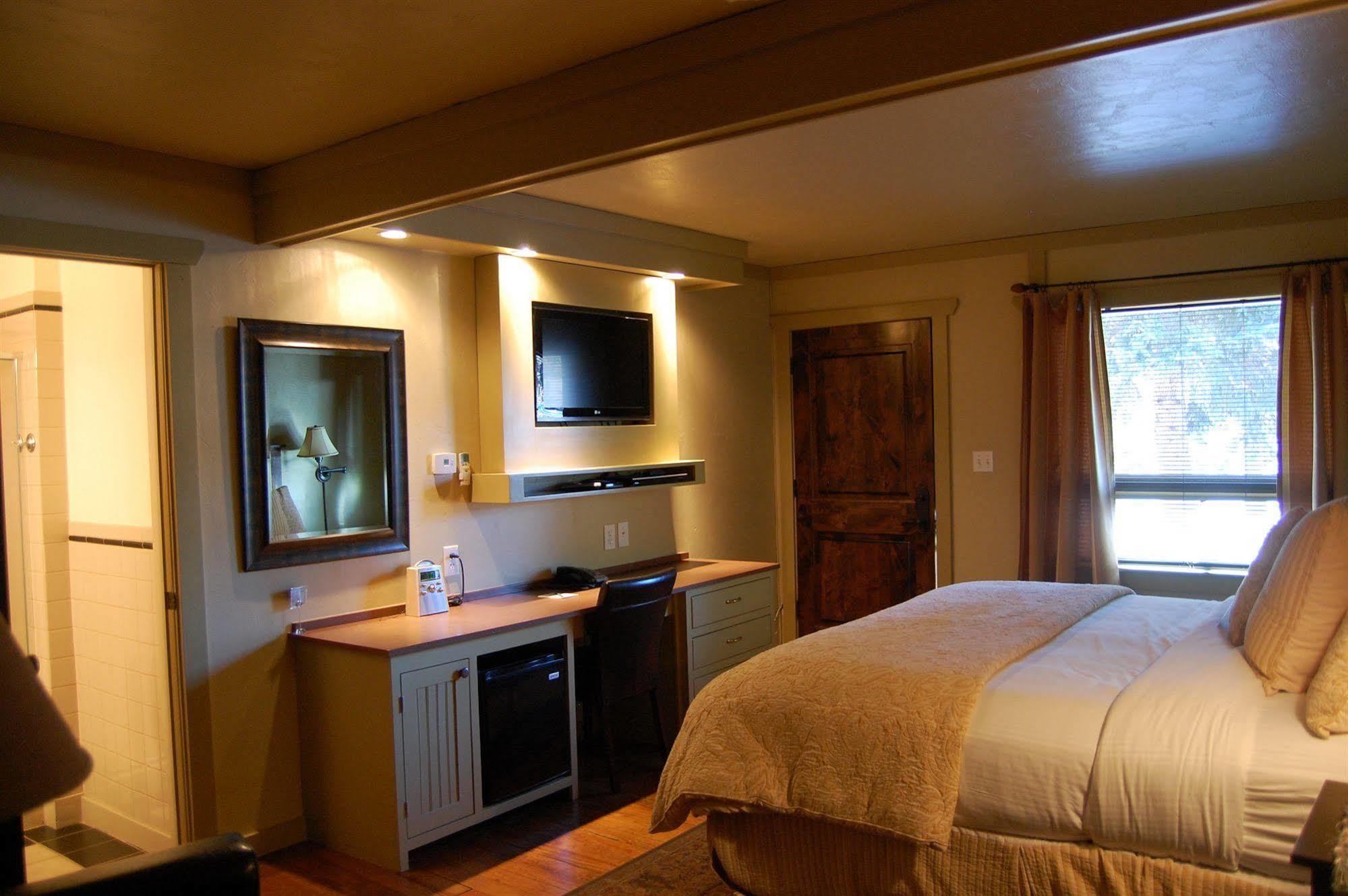 Highland Haven Creekside Inn เอเวอร์กรีน ภายนอก รูปภาพ