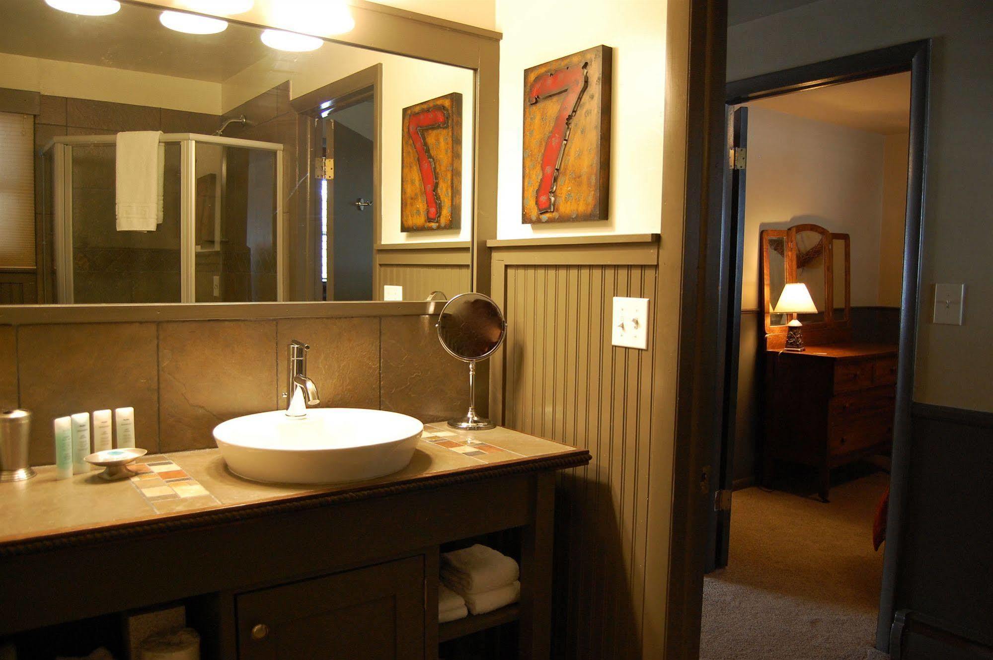 Highland Haven Creekside Inn เอเวอร์กรีน ภายนอก รูปภาพ
