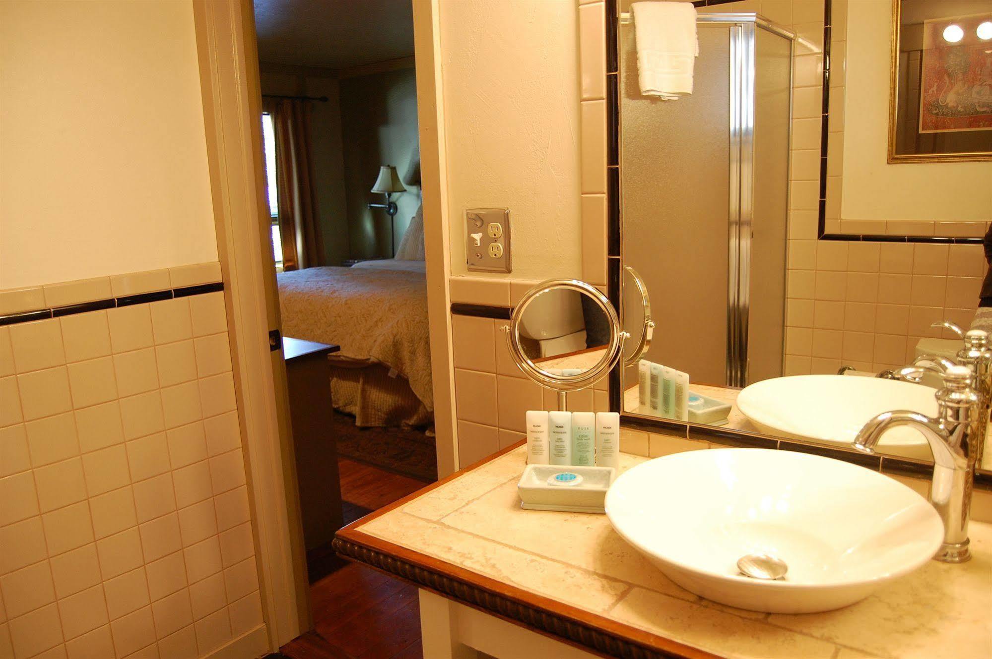 Highland Haven Creekside Inn เอเวอร์กรีน ภายนอก รูปภาพ